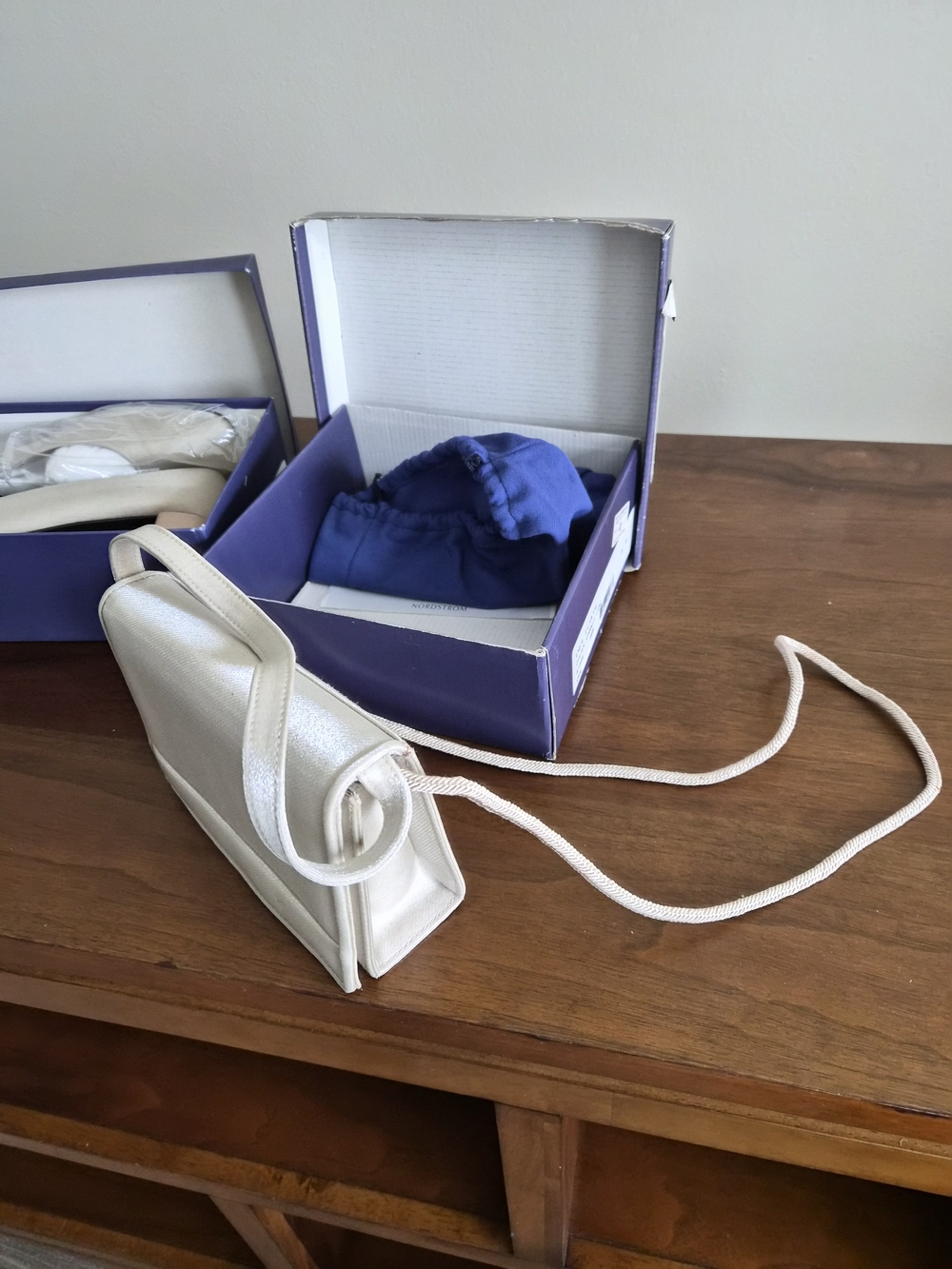 Stuart Weitzman - Picture 6 of 11